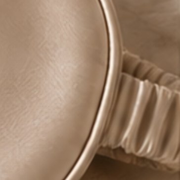 Close-up of the gathered silk band.